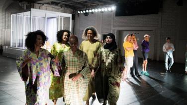 Bühnenfoto von die Kränkung der Menschheit